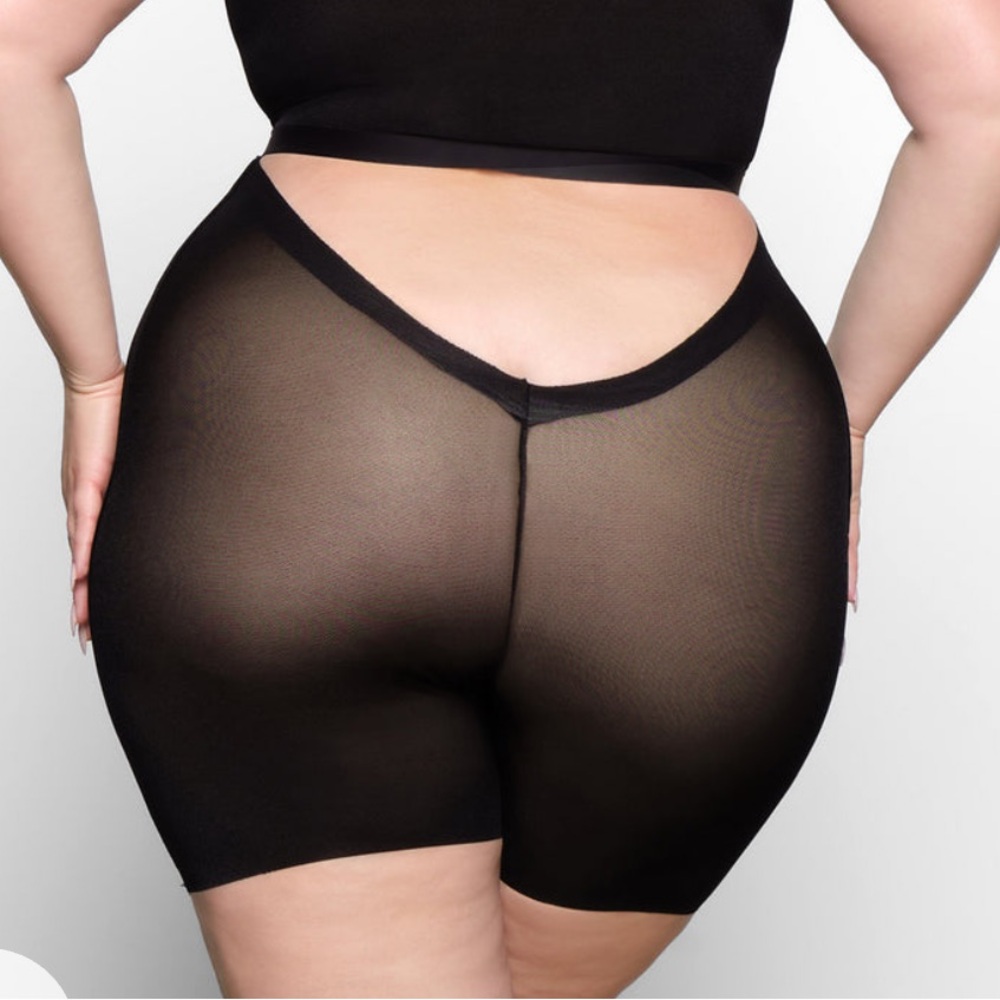 NWOT SKIMS Sheer Sculpt Low Back Mid Thigh Short sz. XXS ONYX